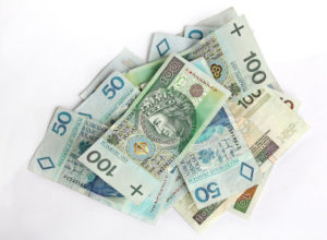 Stos banknotów stuzłotowych